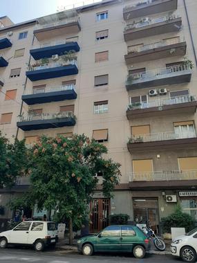 Piazza Don Bosco/Imperatore Federico, ampio sette locali e servizi, quinto piano in Vendita